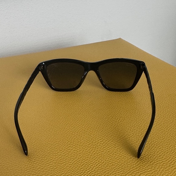 CHANEL Elegant Black Sunglasses main image 5